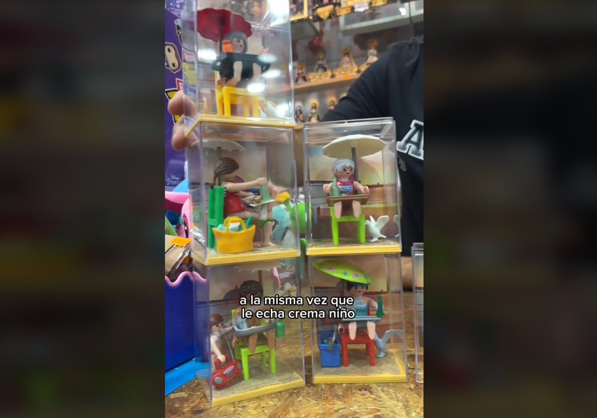 Una tienda de Cádiz pone a la venta figuras de las míticas bingueras de La Caleta