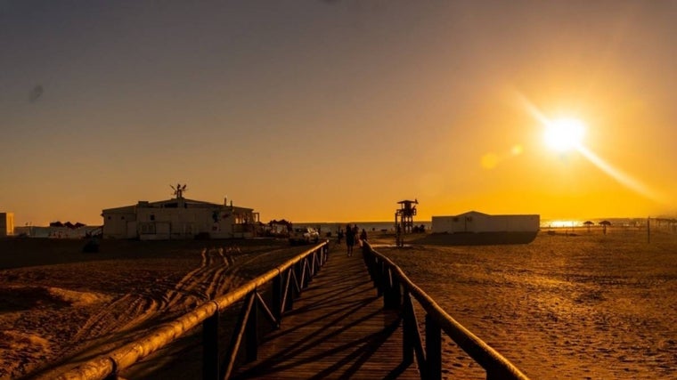 Noche de San Juan 2024 en Cádiz: en qué consiste y en qué playas de la provincia se celebra