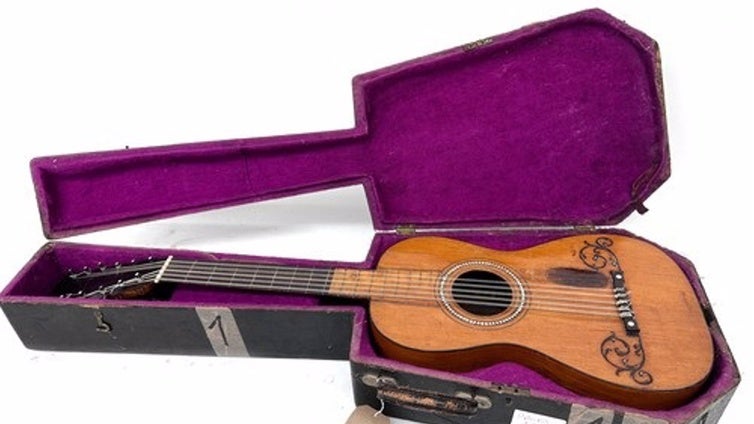 Más de 13.000 euros por una guitarra española hecha en Cádiz: es la primera pieza del Museo Flamenco