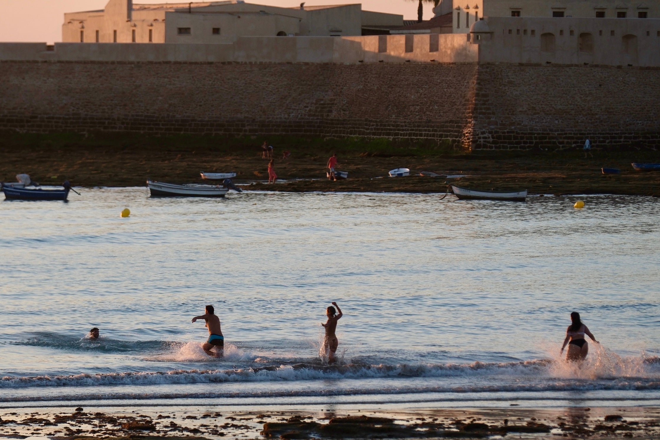 Fotos: Atardecer de La Caleta para darle la bienvenida al verano