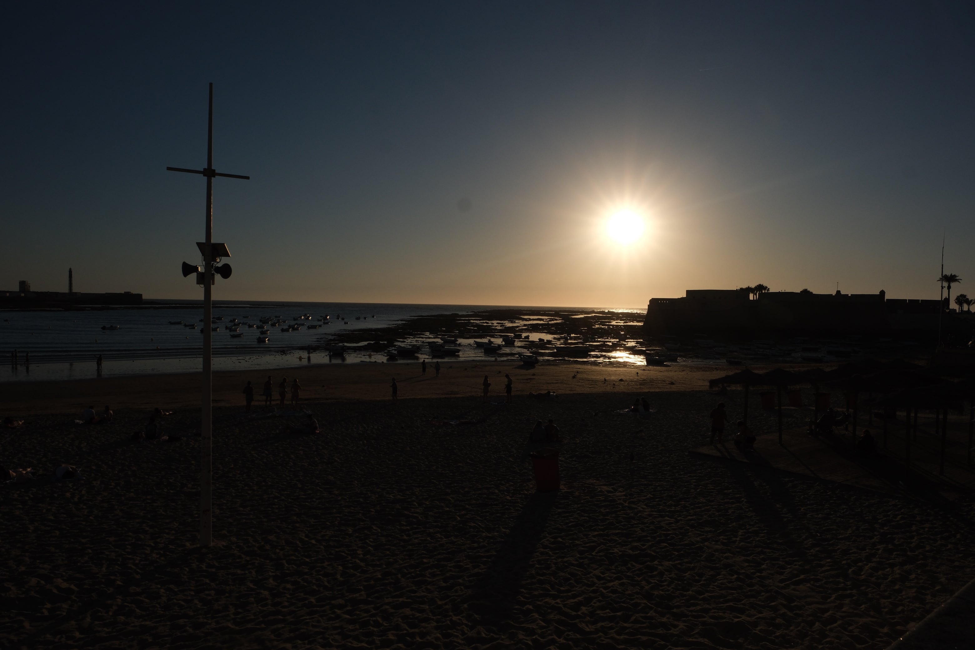 Fotos: Atardecer de La Caleta para darle la bienvenida al verano