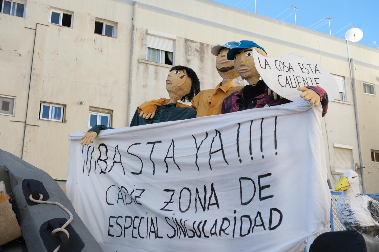 Galería: Cádiz quema lo malo con la tradición de los juanillos