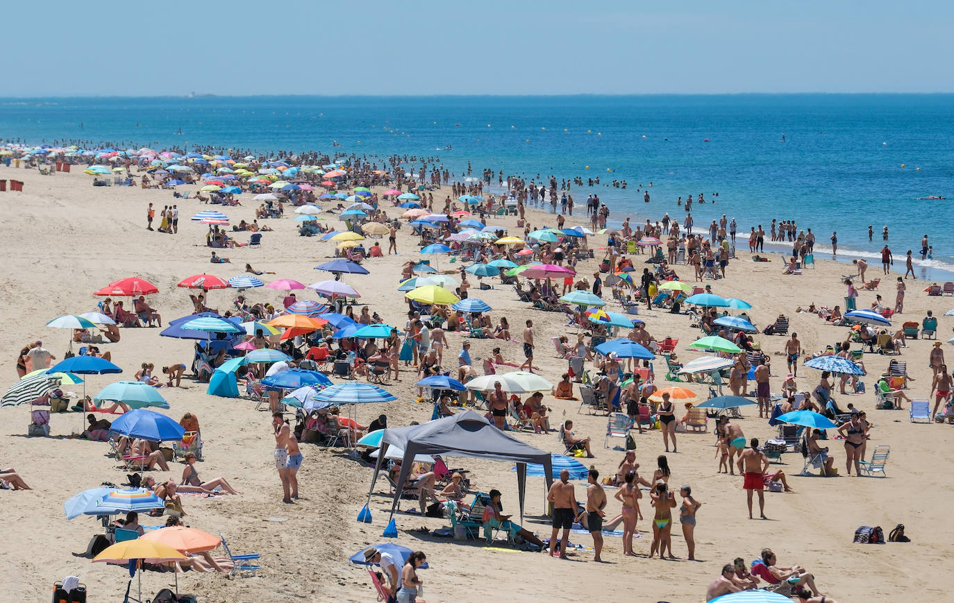 Fotos: Cádiz disfruta de su primer fin de semana de verano