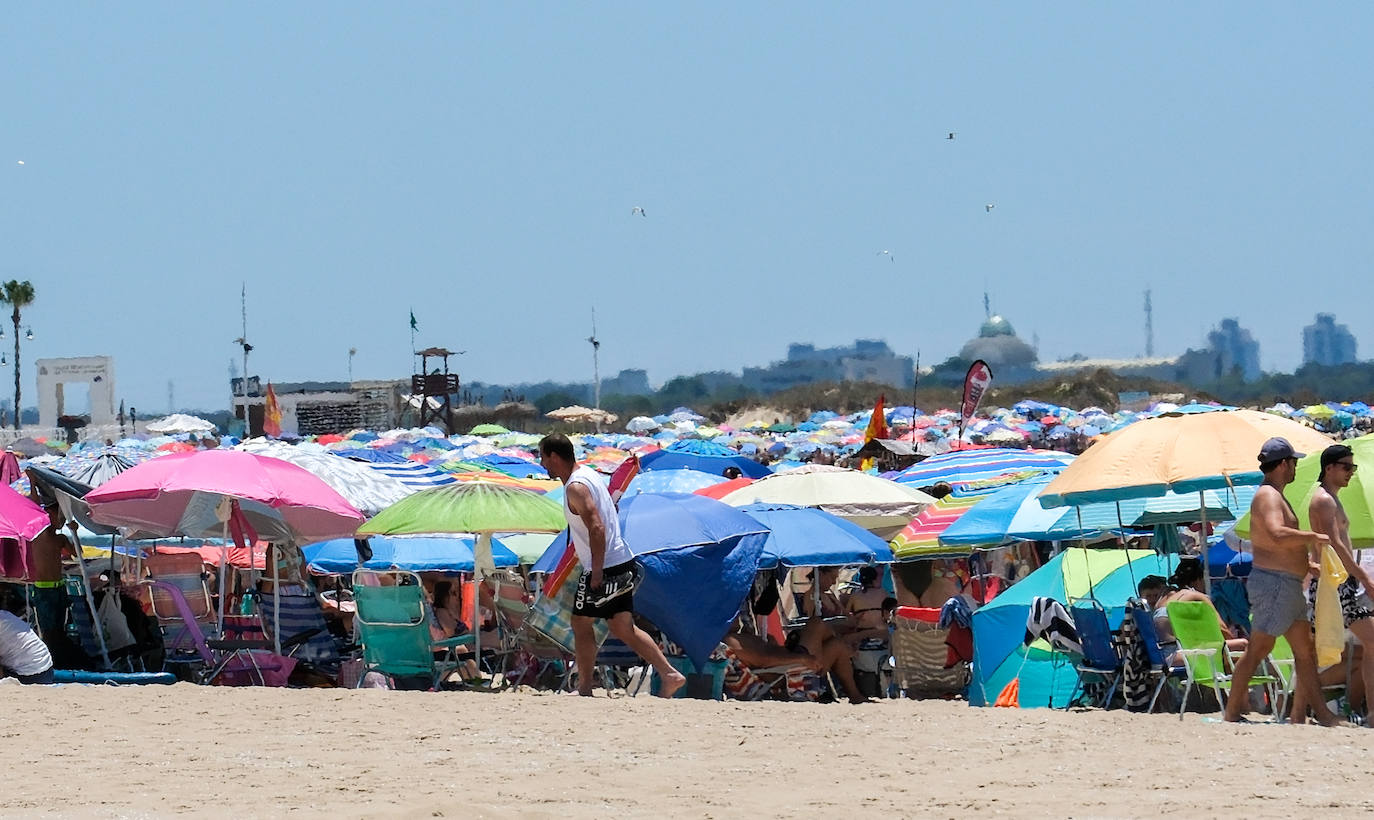 Fotos: Cádiz disfruta de su primer fin de semana de verano