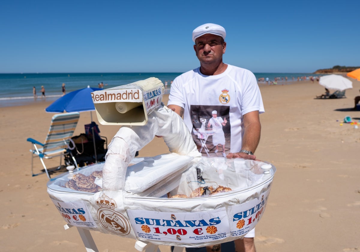 José Manuel Serrano vende las sultanas.