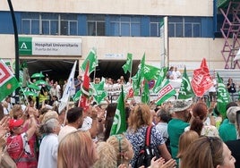 Los sanitarios se manifiestan «por el ninguneo que sufrimos» y exigen «la consolidación de las plantillas»