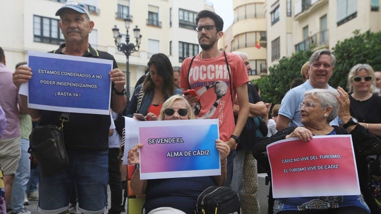 Protestas en Cádiz ante el exceso turístico