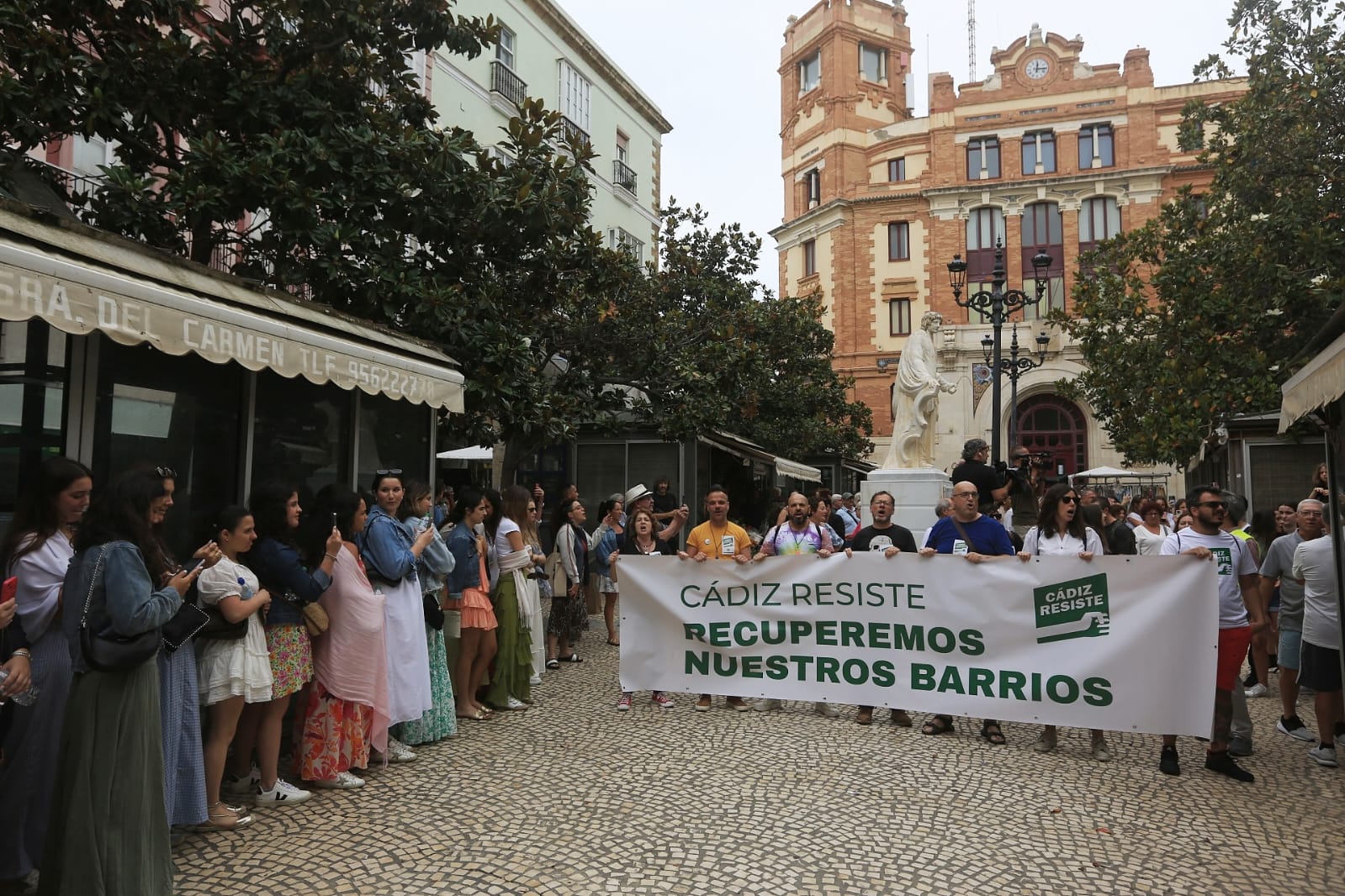 Fotos: Las imágenes de la manifestación en Cádiz contra el exceso turístico