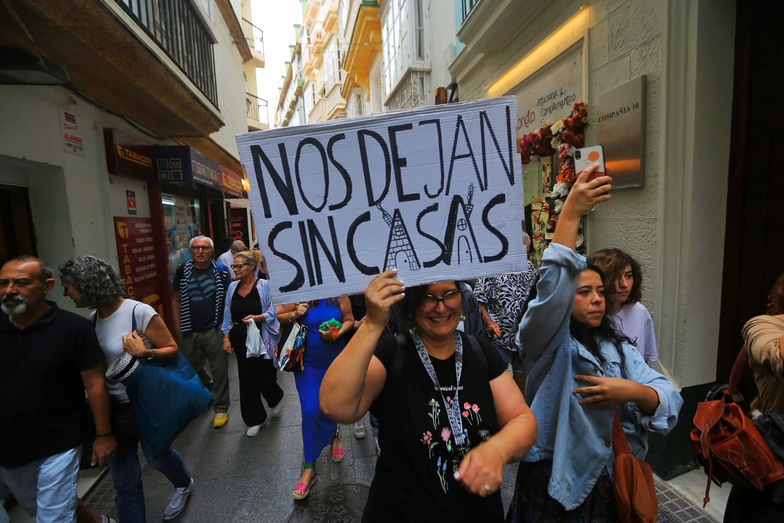 Fotos: Las imágenes de la manifestación en Cádiz contra el exceso turístico