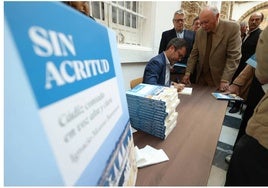 Ignacio Moreno firma esta tarde ejemplares de 'Sin acritud' en la Feria del Libro de Cádiz