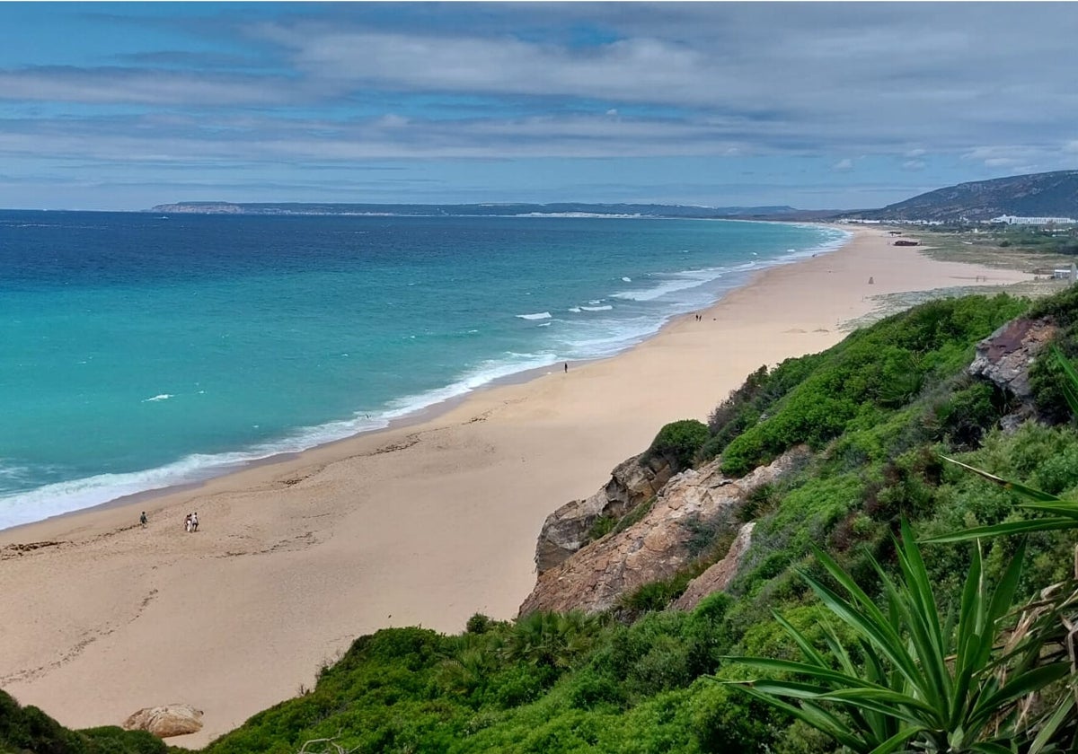 Prohibido el baño en la playa de Atlanterra por vertidos residuales de la depuradora