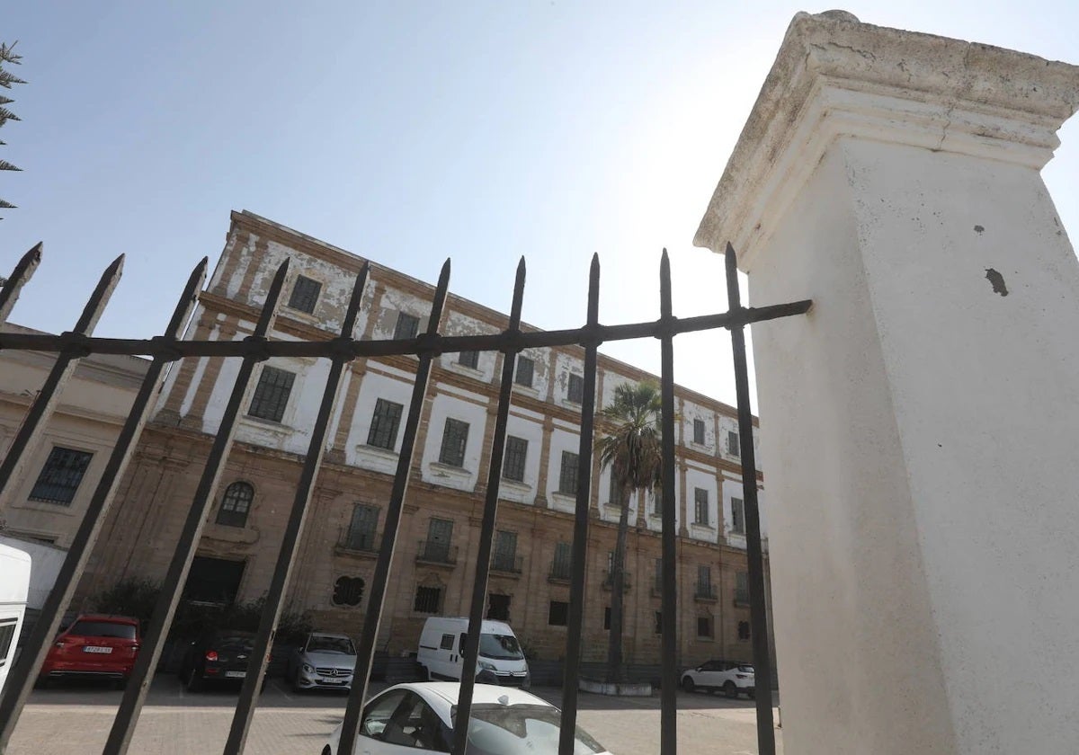 Edificio Valcárcel, cerrado desde hace décadas.