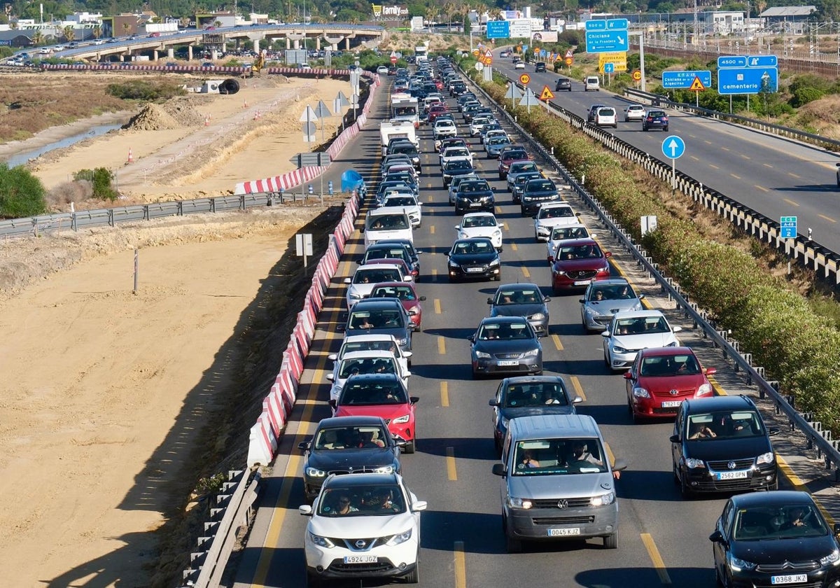 Tráfico lento ayer en Tres Caminos