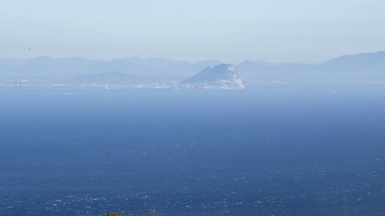 Desaparecen dos futbolistas en el Estrecho de Gibraltar tras un paseo en yate