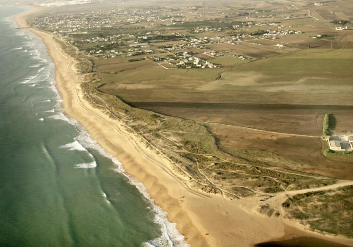 Una playa de Cádiz, entre las más buscadas de España para comprar una casa en 2024