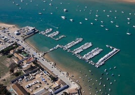 La Junta responde al Ayuntamiento que tiene previsto un dragado en la canal de acceso al Puerto de Sancti Petri en Chiclana