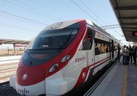 Adelante critica el «recorte» de trenes de cercanías para la línea Cádiz-Jerez