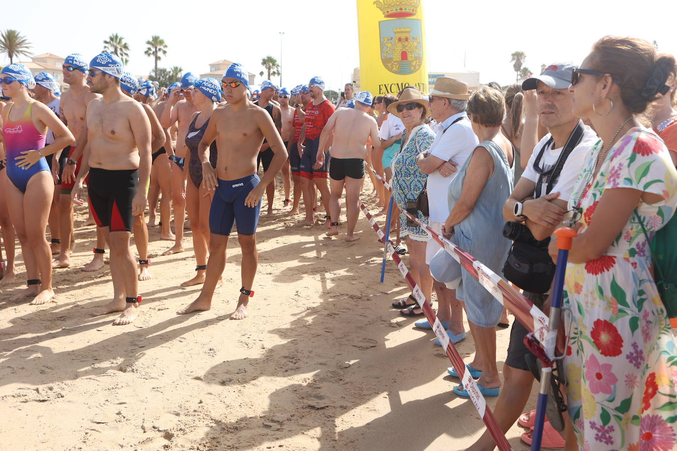 Fotos: La Barrosa celebra una nueva edición de &#039;Brazadas Solidarias Chiclana&#039;