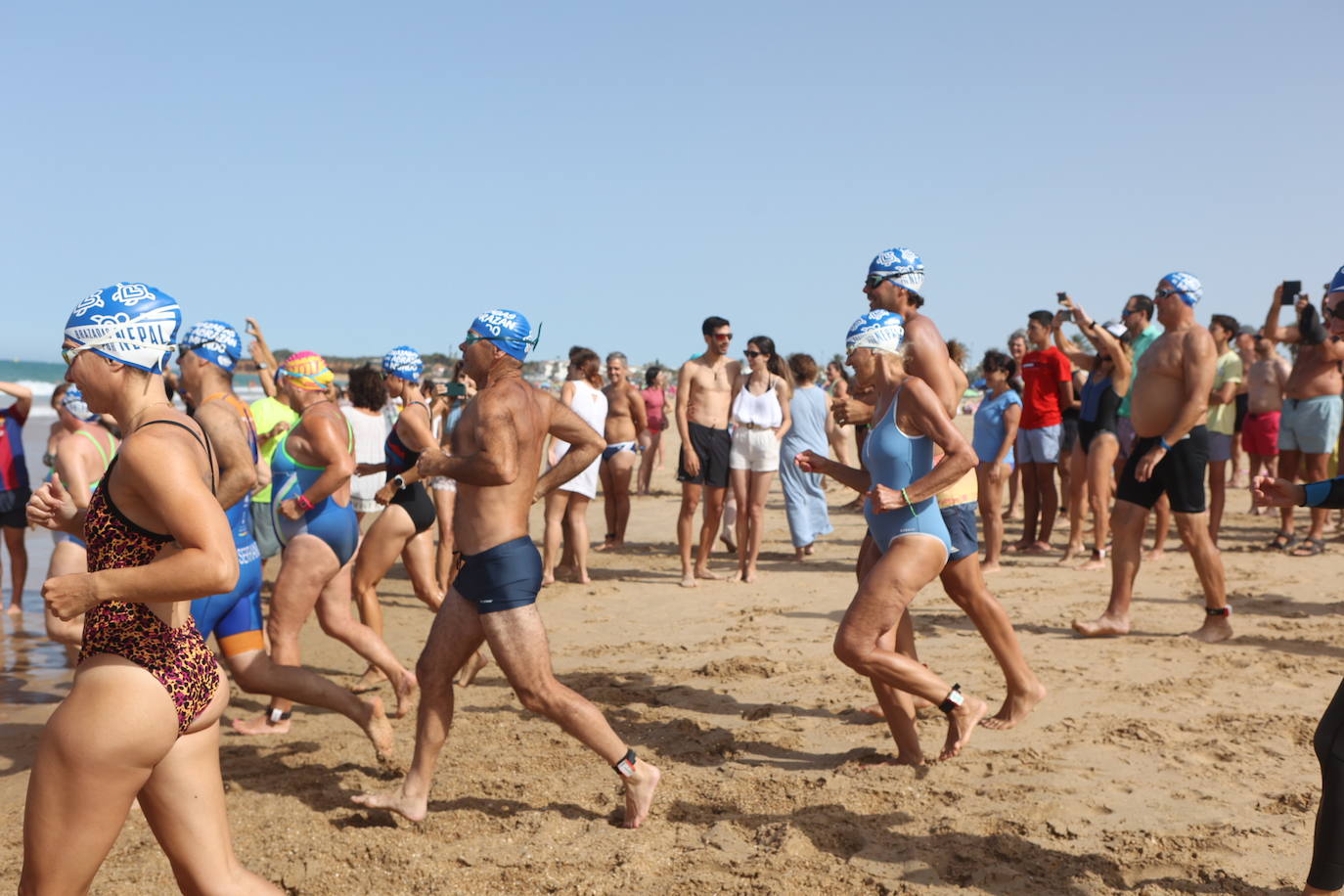 Fotos: La Barrosa celebra una nueva edición de &#039;Brazadas Solidarias Chiclana&#039;