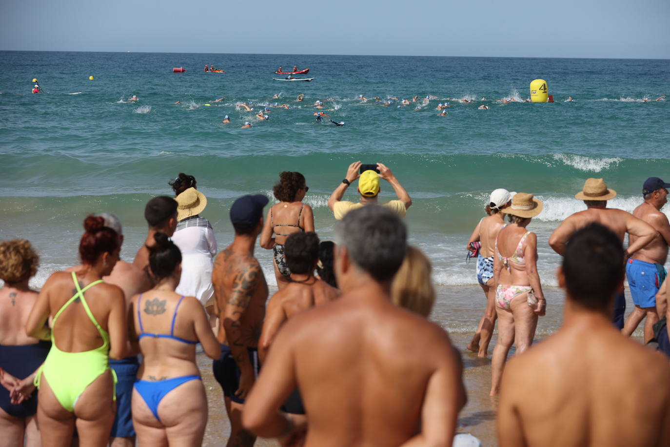 Fotos: La Barrosa celebra una nueva edición de &#039;Brazadas Solidarias Chiclana&#039;