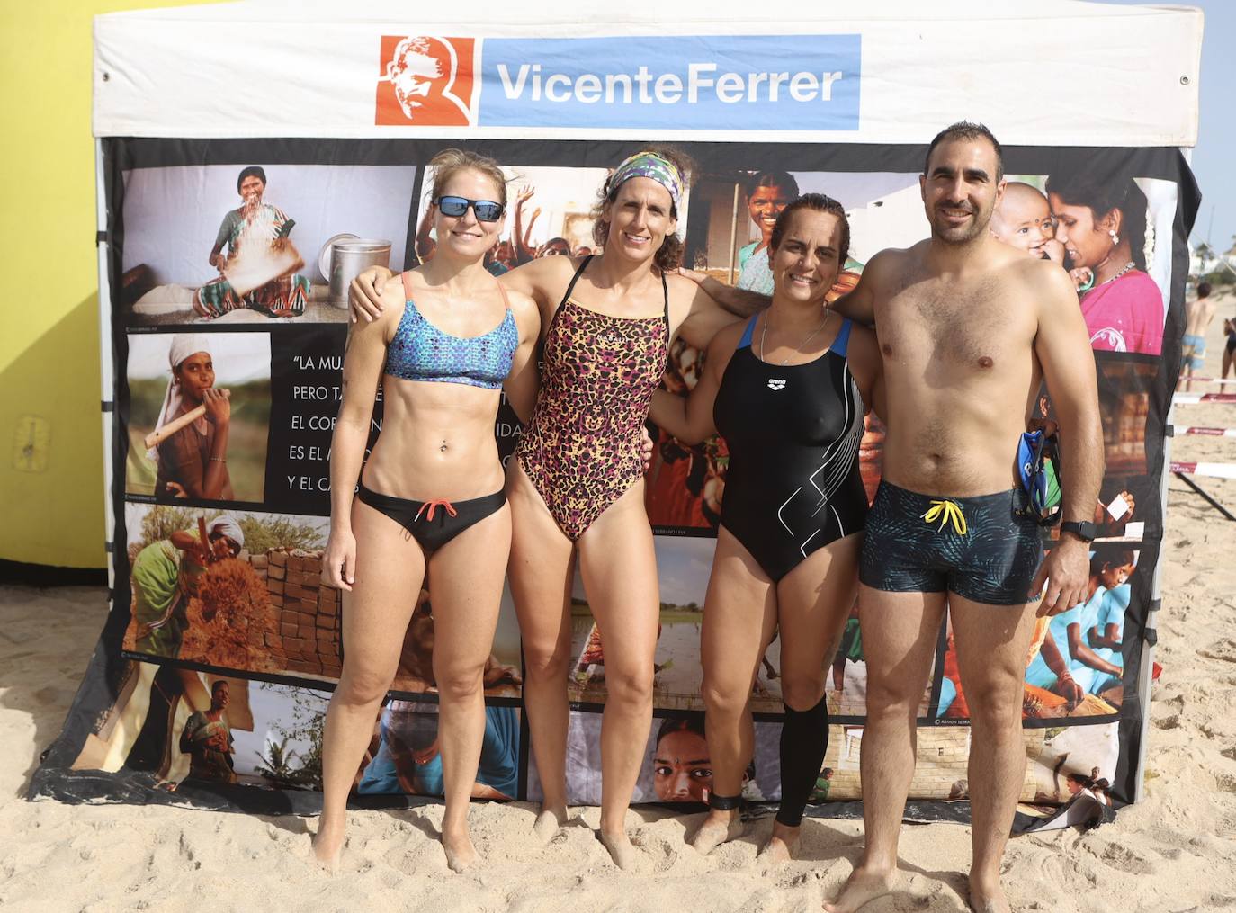 Fotos: La Barrosa celebra una nueva edición de &#039;Brazadas Solidarias Chiclana&#039;