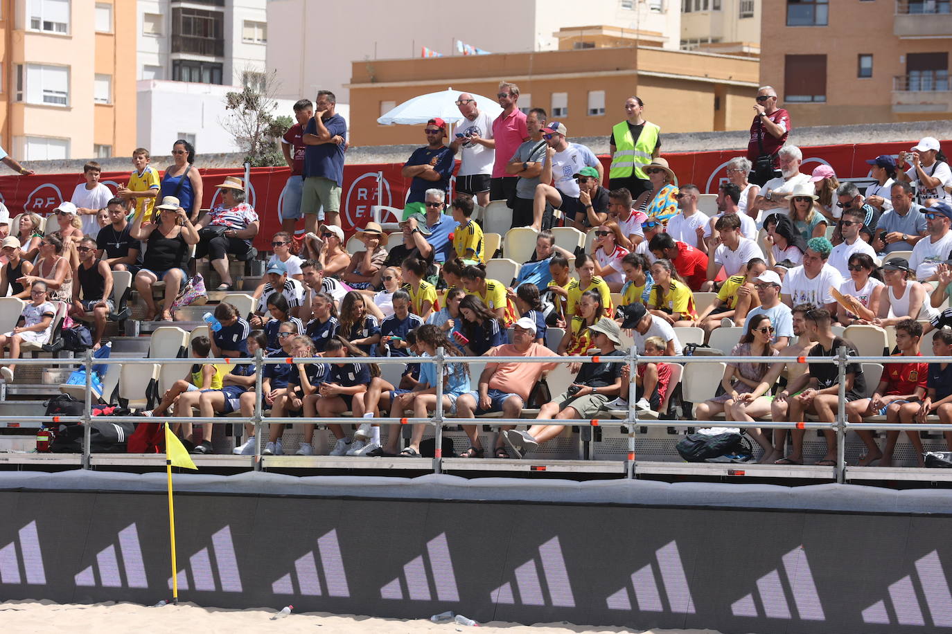 Fotos: El mejor fútbol playa se da cita en el Cádiz Arena