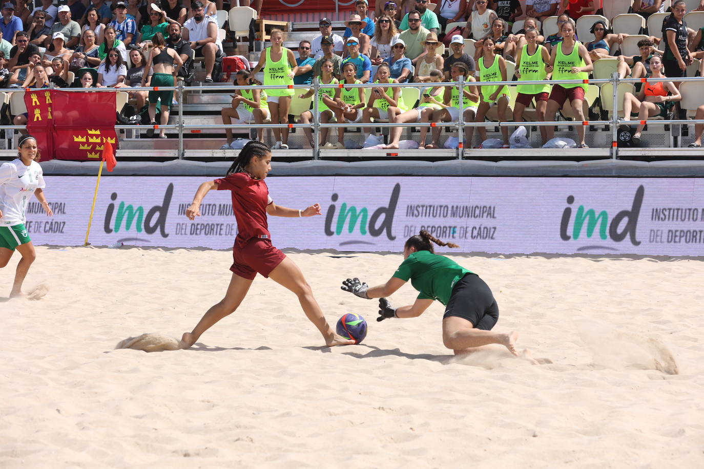 Fotos: El mejor fútbol playa se da cita en el Cádiz Arena