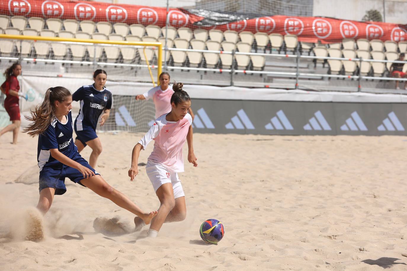 Fotos: El mejor fútbol playa se da cita en el Cádiz Arena