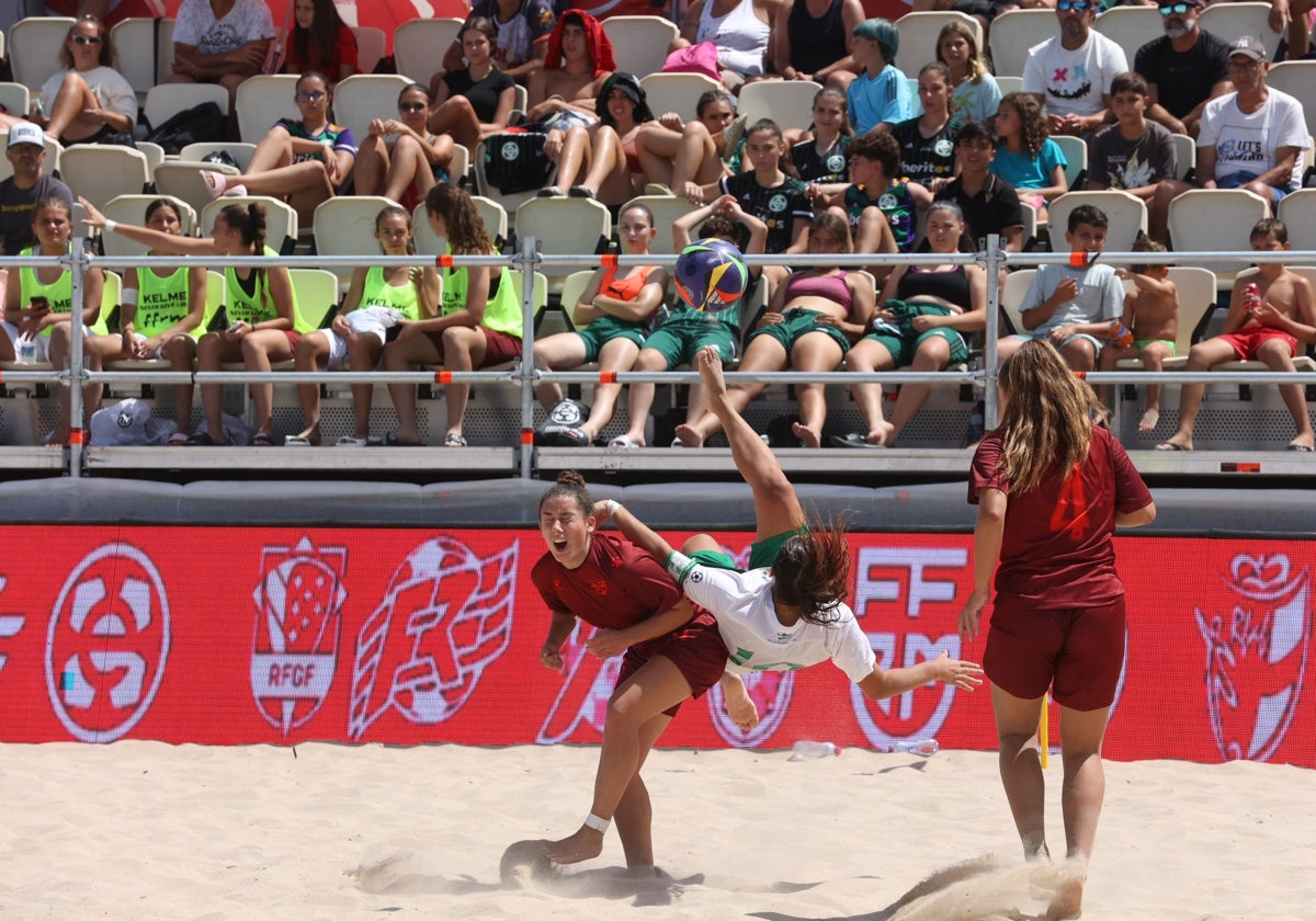 Fotos: El mejor fútbol playa se da cita en el Cádiz Arena