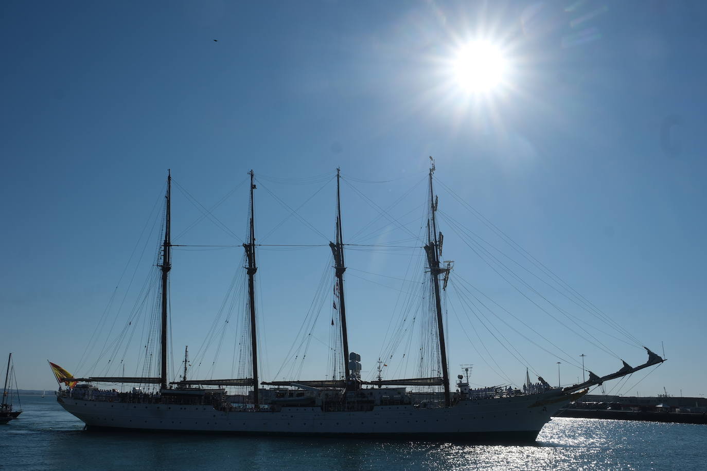 Fotos: Así ha sido la llegada de Elcano a Cádiz