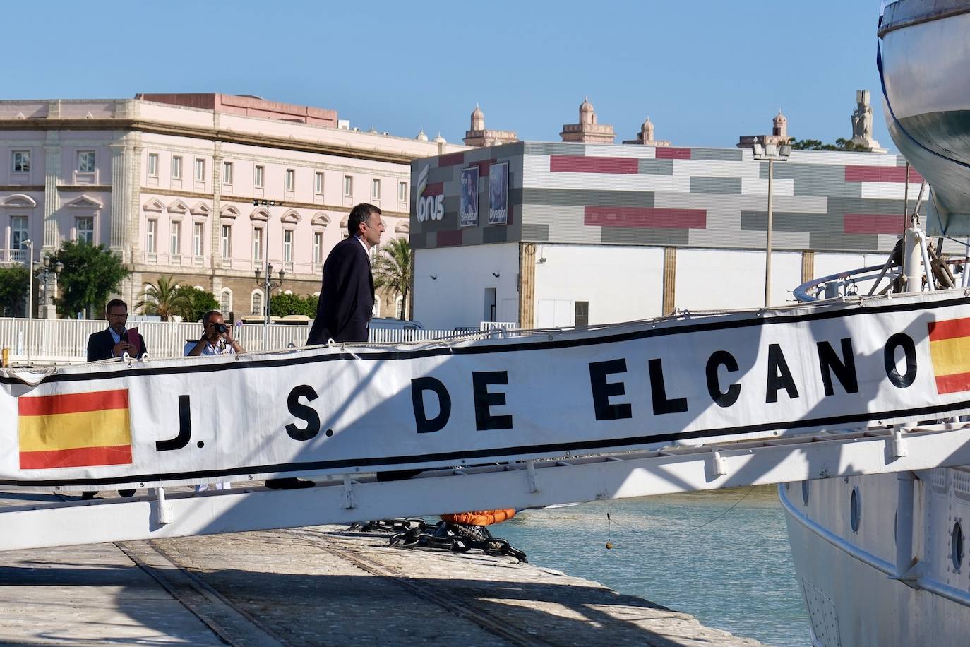 Fotos: Así ha sido la llegada de Elcano a Cádiz