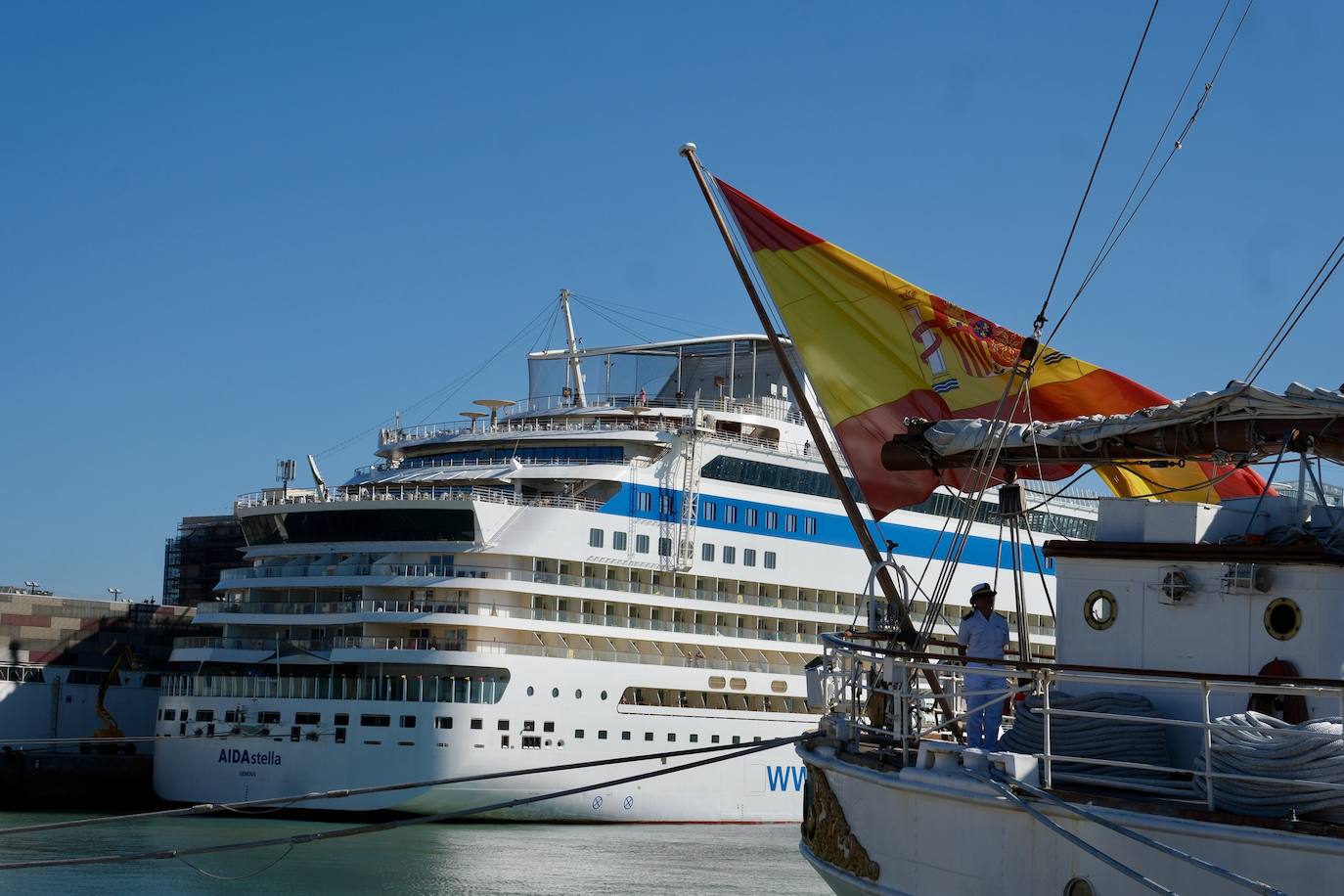 Fotos: Así ha sido la llegada de Elcano a Cádiz