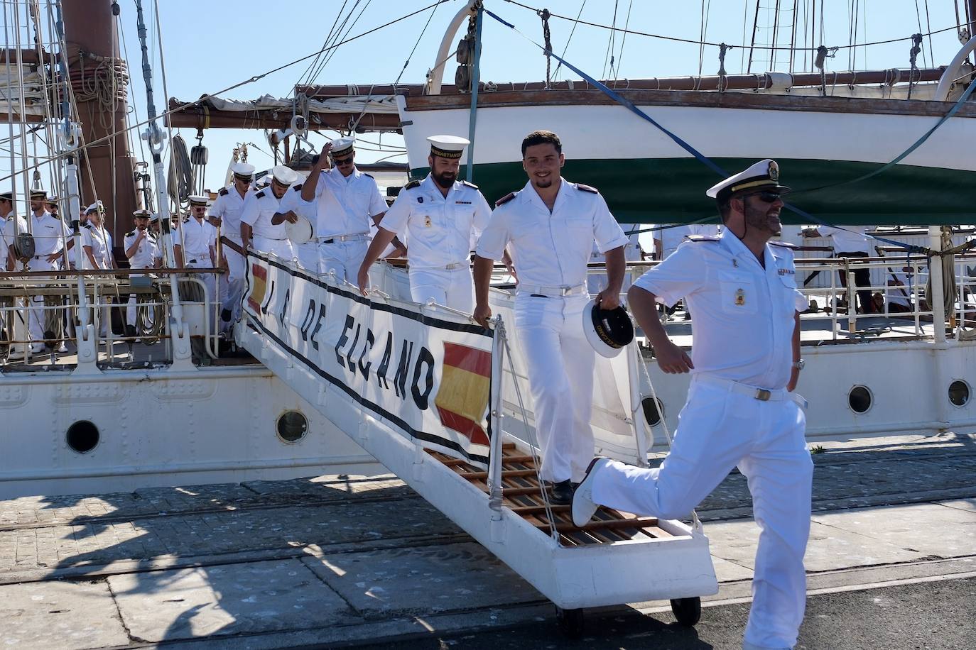 Fotos: Así ha sido la llegada de Elcano a Cádiz