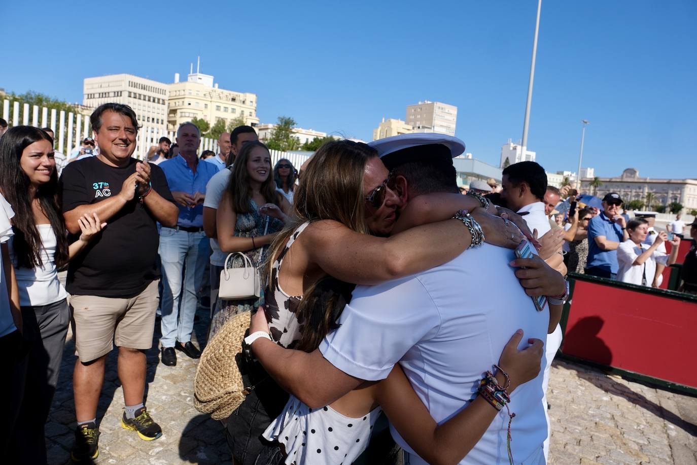 Fotos: Así ha sido la llegada de Elcano a Cádiz