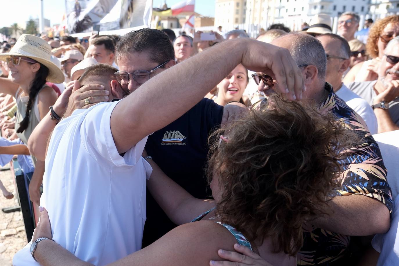 Fotos: Así ha sido la llegada de Elcano a Cádiz