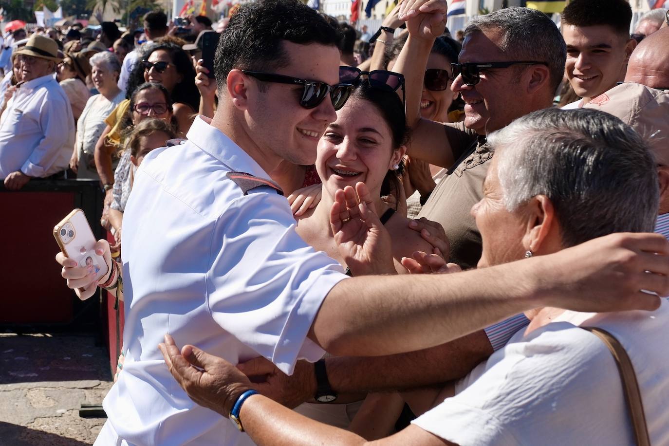 Fotos: Así ha sido la llegada de Elcano a Cádiz