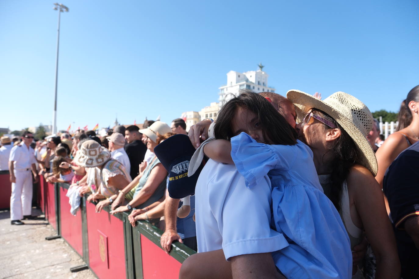 Fotos: Así ha sido la llegada de Elcano a Cádiz