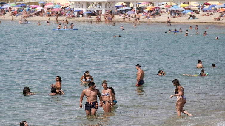 La Aemet activa este lunes la alerta amarilla por calor en Cádiz