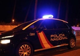 Violento ataque a dos policías en Cádiz de cuatro jóvenes encapuchados