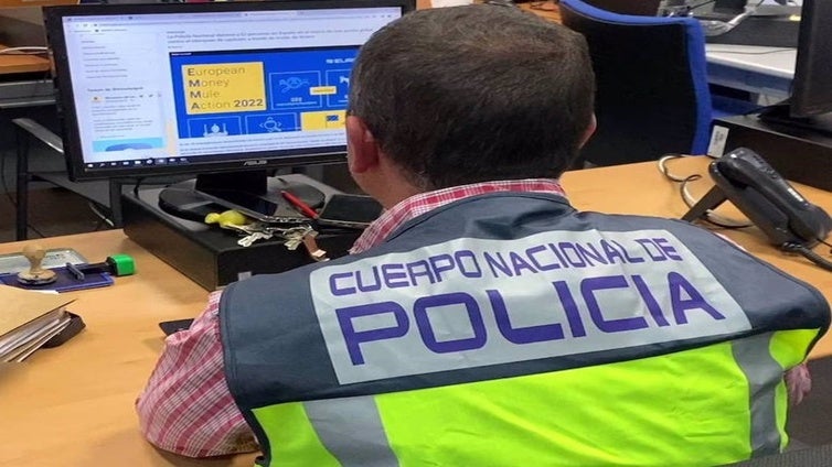 Un grupo especializado en ciberestafas que duplicaba tarjetas SIM operaba desde Jerez