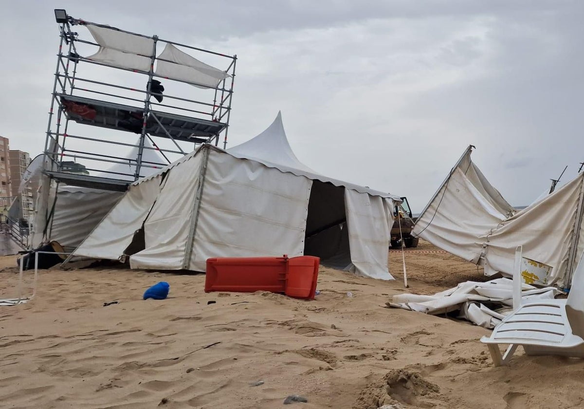 Las instalaciones deportivas de Cádiz Arena han sido arrasadas por el fuerte viento.