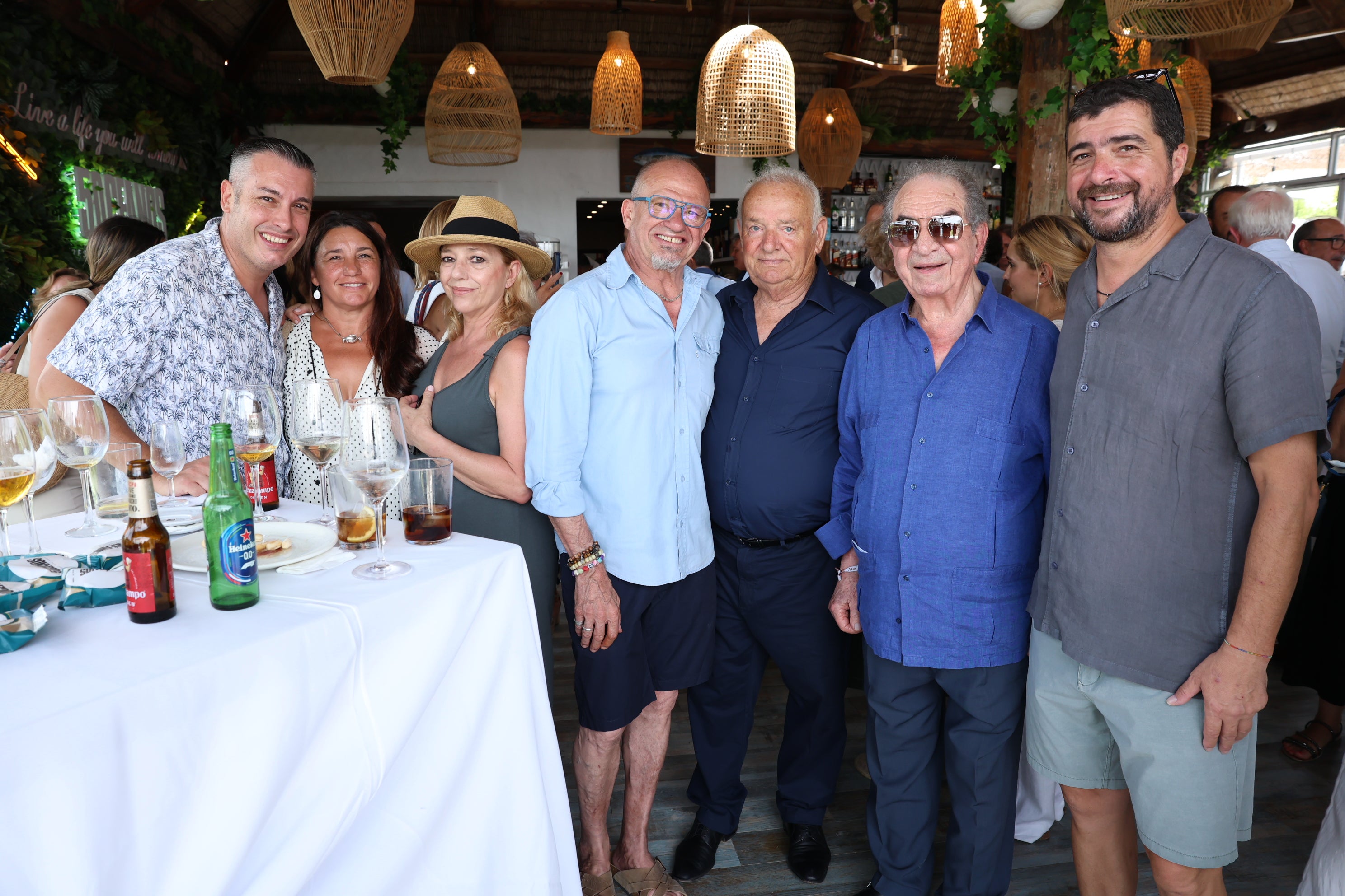 Ramón Martínez, Inma (Hotel Antonio), Marisa Pinilla, Trifón, Antonio Garrido, Antonio Mota y Juan Antonio Mota