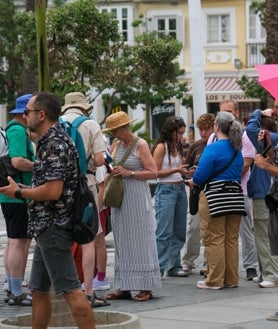 Imagen secundaria 2 - Nuevo desembarco masivo: más de 7.000 cruceristas animan hoy las calles de la capital