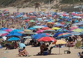 Manifestación para denunciar los impactos del turismo en Cádiz