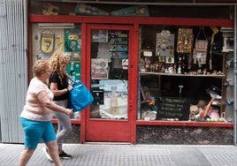 Se jubila 'El Millonario' tras haber disfrazado a Cádiz durante cuatro décadas: «La tienda me ha dado la vida»