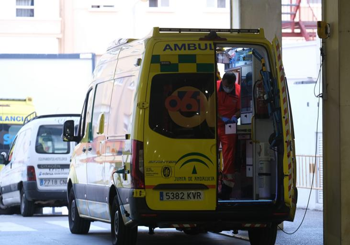 Herido en La Línea con quemaduras de segundo grado tras un incendio en su vivienda