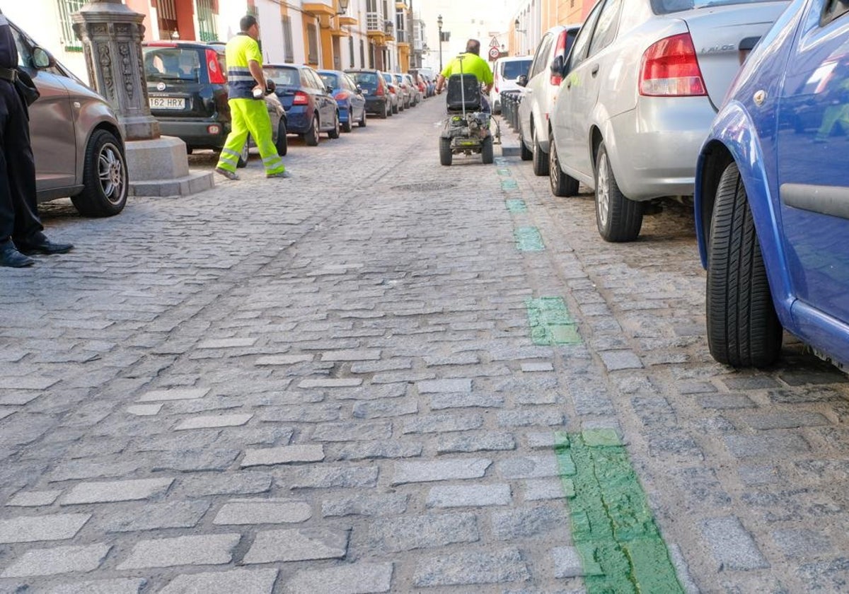 Zona de color verde de estacionamiento regulado en la capital gaditana