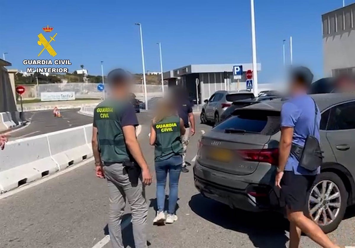 La Guardia Civil refuerza la seguridad portuaria en Algeciras, Tarifa y Ceuta con controles en frontera.