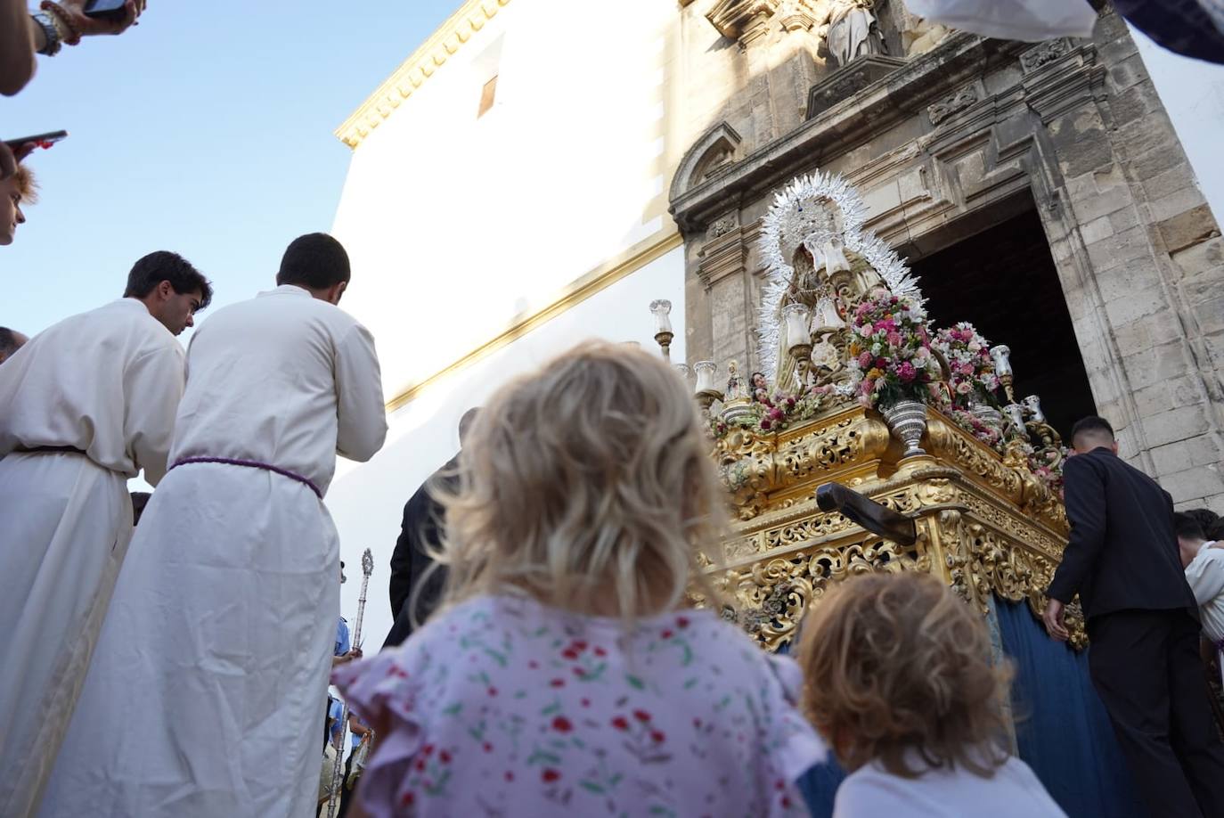 Servitas, Amor Hermoso y Victoria de Expiración procesionan por las calles de Cádiz