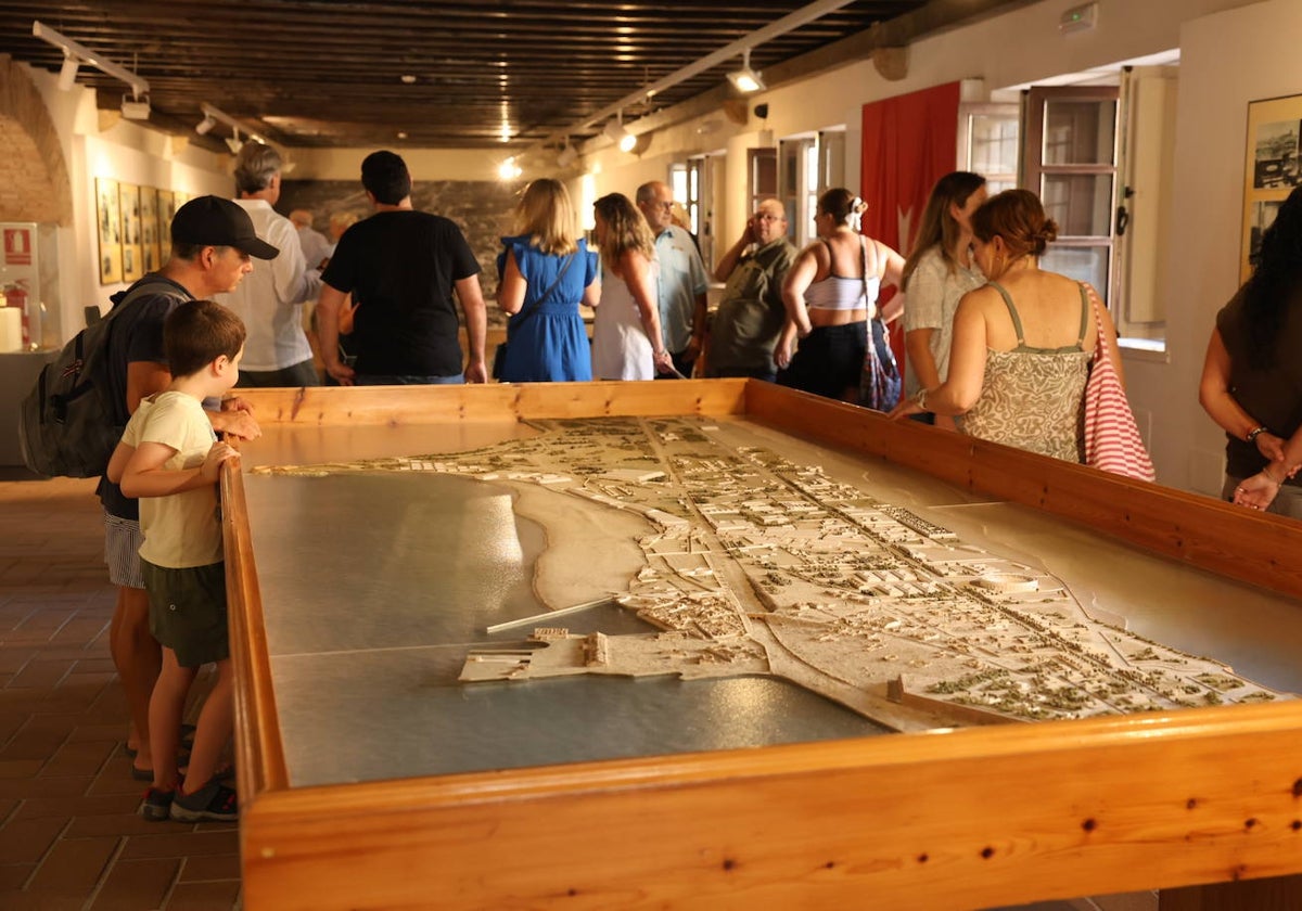 Exposición permanente sobre la Explosión de Cádiz, de la que se conmemora este domingo el 77 aniversario.